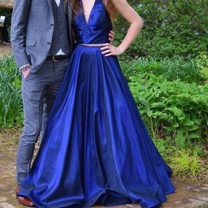 Size 4 Sherri hill prom dress